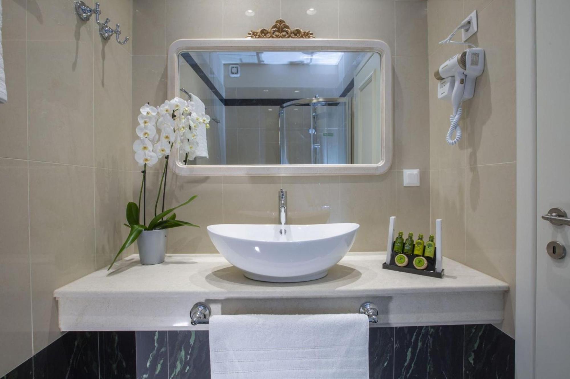 Vk Luxury Suites With Private Parking (Adults Only) Nydri (Lefkada) Exterior photo